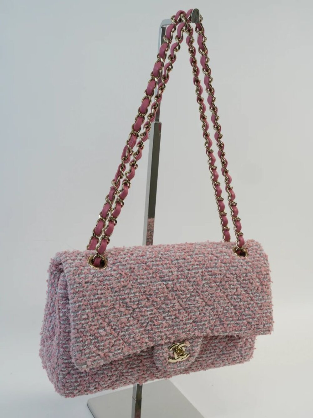 Chanel Medium Classic Flap in Pink Tweed and Gold Hardware Handbag - Picture 3 of 16